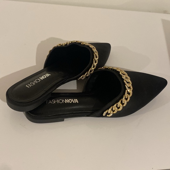 Fashion Nova Shoes - Fashion Nova Women flats NWB size 8